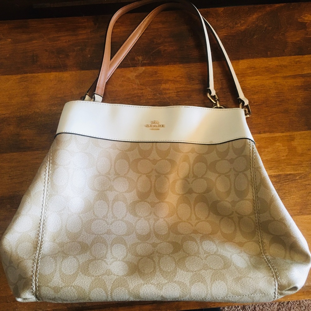 COACH Signature Shoulder Bag Purse